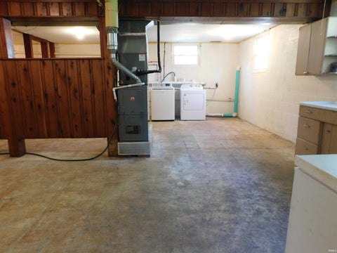Tiny photo for 320 20th Street, Bedford, IN 47421 (MLS # 202632691)