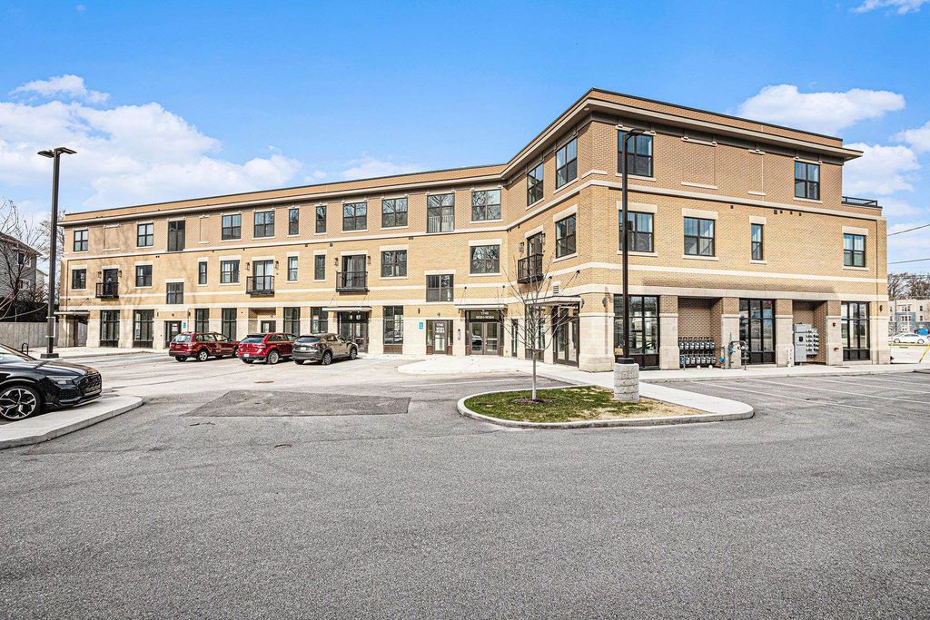 Photo of 1740 #302W South Bend Avenue, South Bend, IN 46637 (MLS # 202540044)