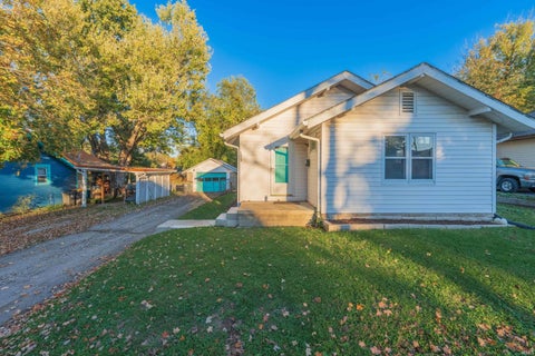Photo of 1223 S Fess Avenue, Bloomington, IN 47401 (MLS # 202643366)