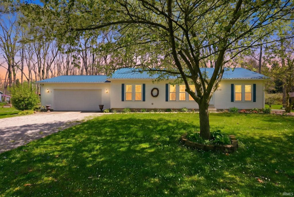 Photo of 3410 N Pressler Drive, Warsaw, IN 46582 (MLS # 202614015)