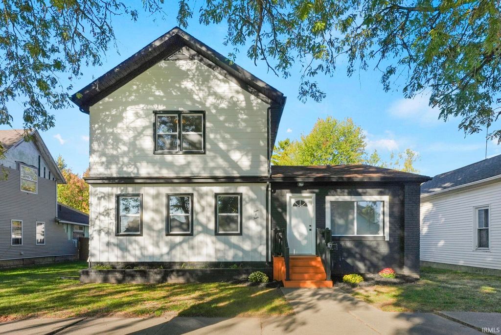 Photo of 404 S Peters Street, Garrett, IN 46738 (MLS # 202609446)