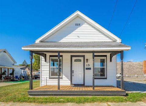 Photo of 15 S Washington Street, Chesterfield, IN 46017 (MLS # 202541003)