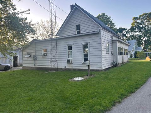 Tiny photo for 105 W Commerce Street, Macy, IN 46951 (MLS # 202618418)