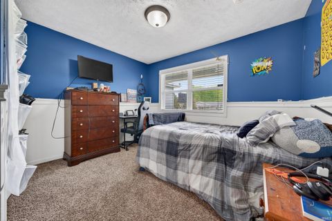 Tiny photo for 305 Kingsmill Drive, Logansport, IN 46947 (MLS # 202617045)