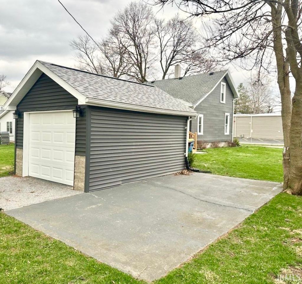 Photo of 1411 S VanBuren Street, Auburn, IN 46706 (MLS # 202610706)