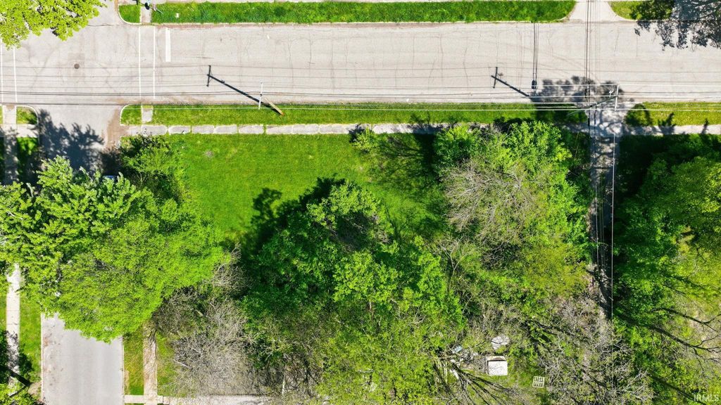 Photo of 1706 S Williams Street, South Bend, IN 46613 (MLS # 202618943)