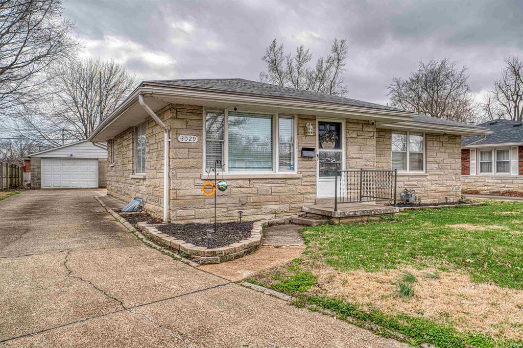 Photo of 3029 Graham Avenue, Evansville, IN 47714 (MLS # 202607821)
