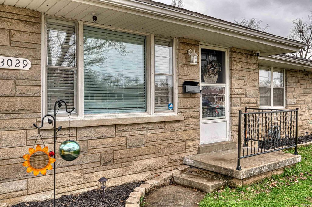 Photo of 3029 Graham Avenue, Evansville, IN 47714 (MLS # 202607821)