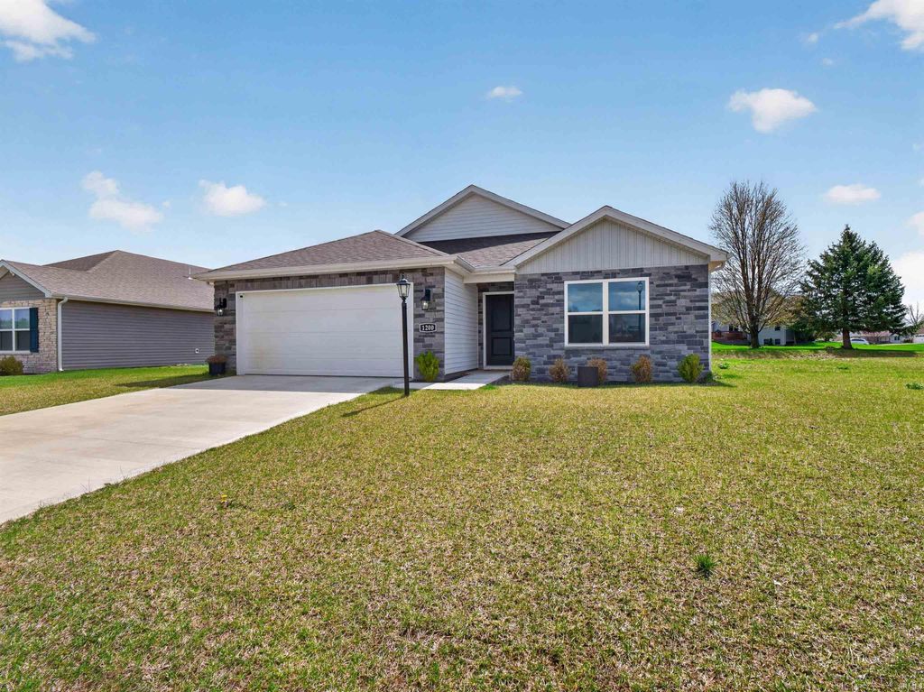 Photo of 1200 Greenbrier Boulevard, Warsaw, IN 46582 (MLS # 202613265)