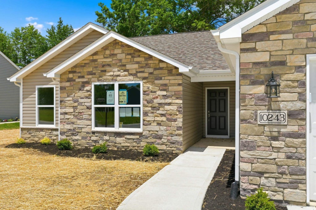 Photo of 10243 Tirian Place, Fort Wayne, IN 46835 (MLS # 202623850)