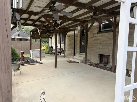 Tiny photo for 5220 Broadway Avenue, Evansville, IN 47712 (MLS # 202638043)