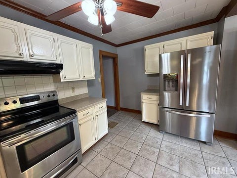Tiny photo for 5220 Broadway Avenue, Evansville, IN 47712 (MLS # 202638043)