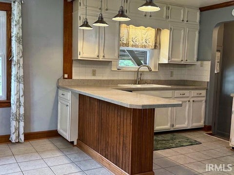Tiny photo for 5220 Broadway Avenue, Evansville, IN 47712 (MLS # 202638043)