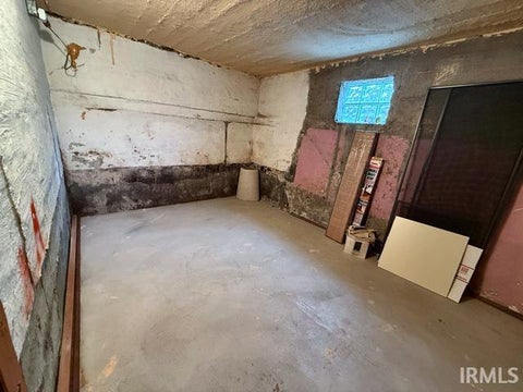 Tiny photo for 5220 Broadway Avenue, Evansville, IN 47712 (MLS # 202638043)