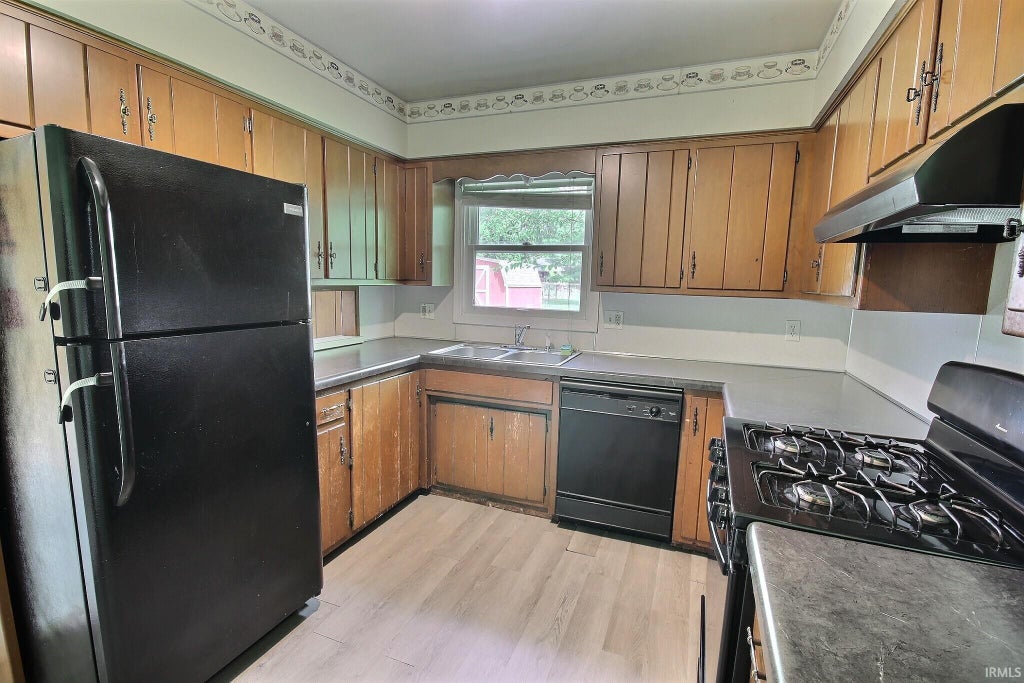 Photo of 722 Wolverton Drive, Fort Wayne, IN 46825 (MLS # 202625645)