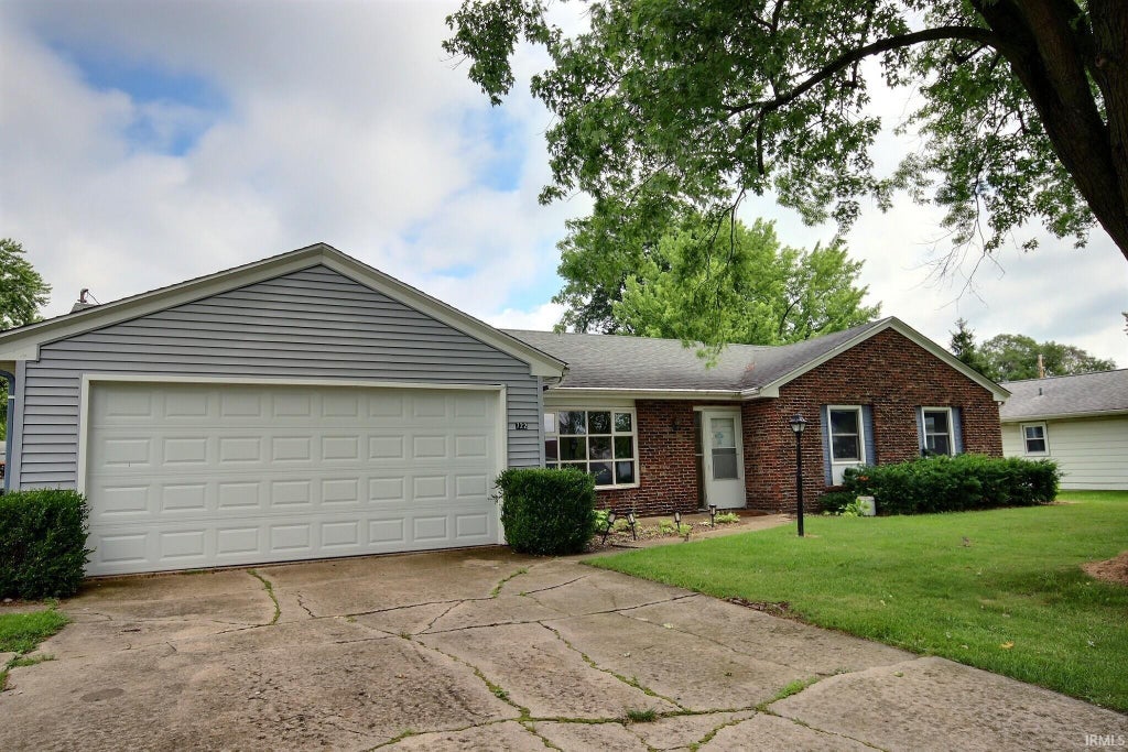 Photo of 722 Wolverton Drive, Fort Wayne, IN 46825 (MLS # 202625645)