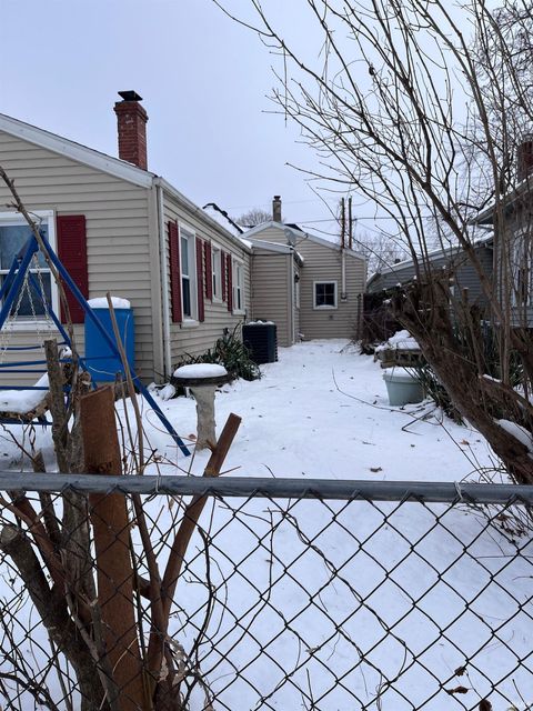 Tiny photo for 621 W Elm Street, Kokomo, IN 46901 (MLS # 202547646)