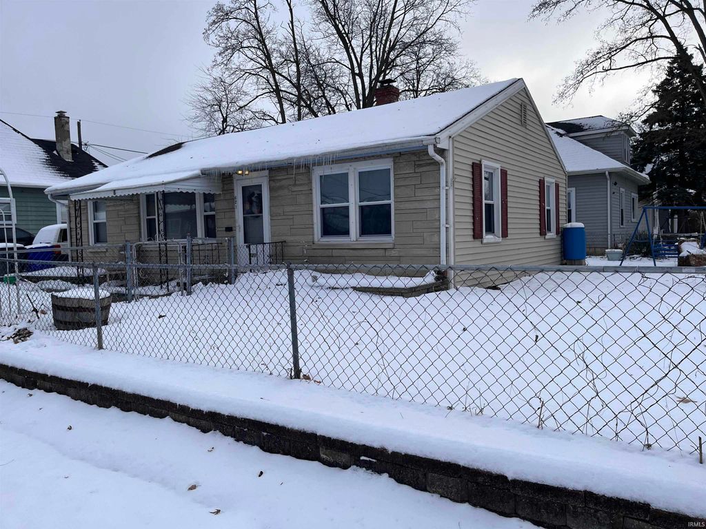 Photo of 621 W Elm Street, Kokomo, IN 46901 (MLS # 202547646)