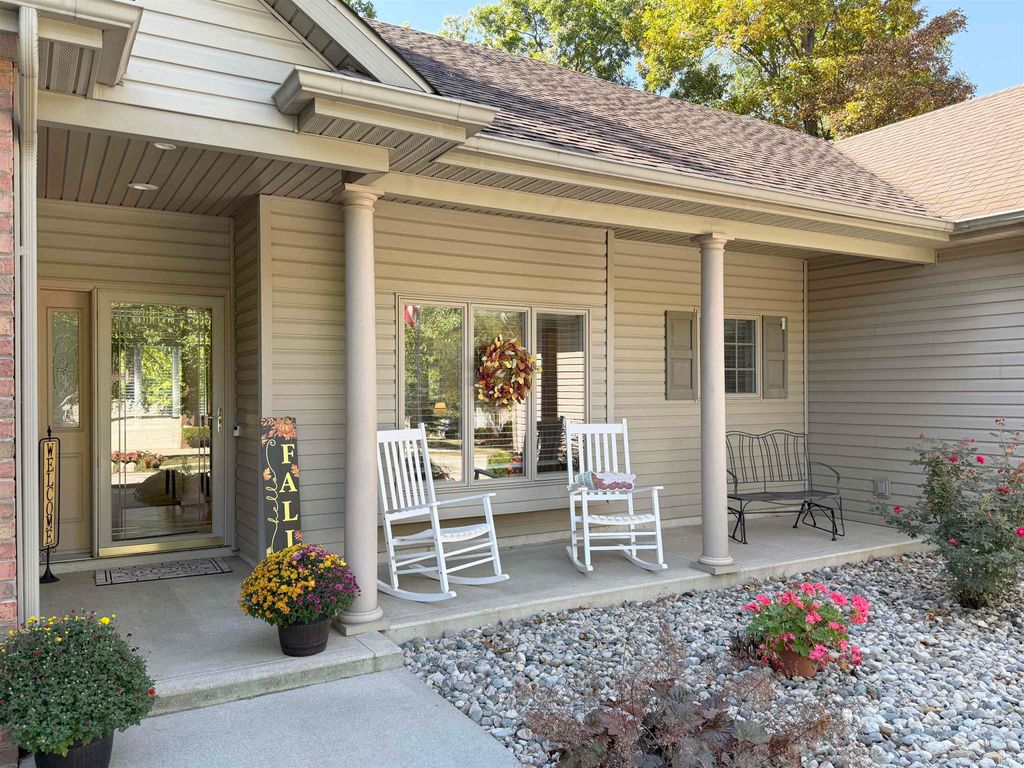 Photo of 374 S Cross Creek Way, Columbia City, IN 46725 (MLS # 202539715)