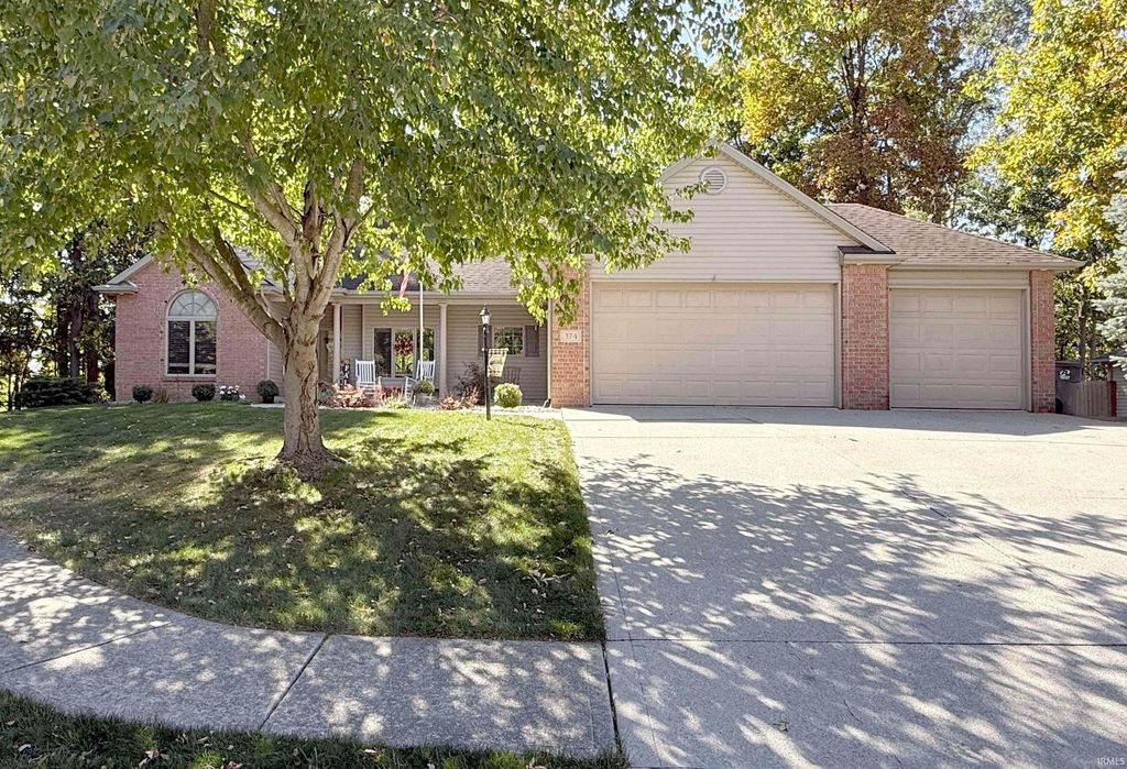 Photo of 374 S Cross Creek Way, Columbia City, IN 46725 (MLS # 202539715)