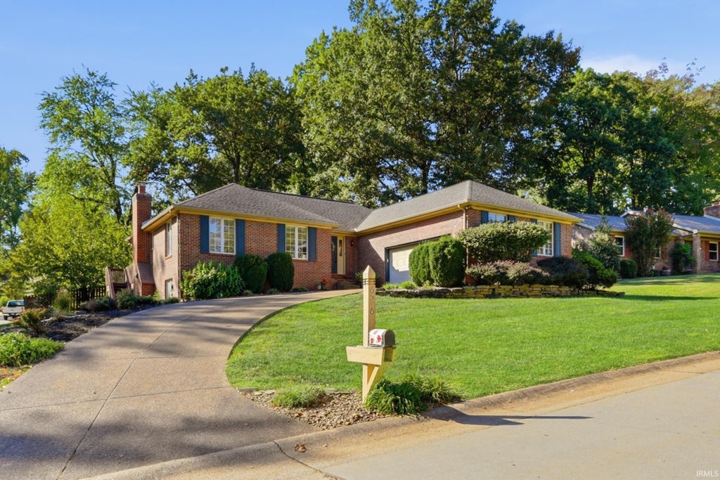 Photo of 6546 Green Hill Drive, Evansville, IN 47711 (MLS # 202642765)