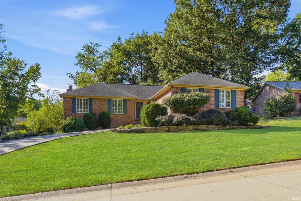 Photo of 6546 Green Hill Drive, Evansville, IN 47711 (MLS # 202642765)