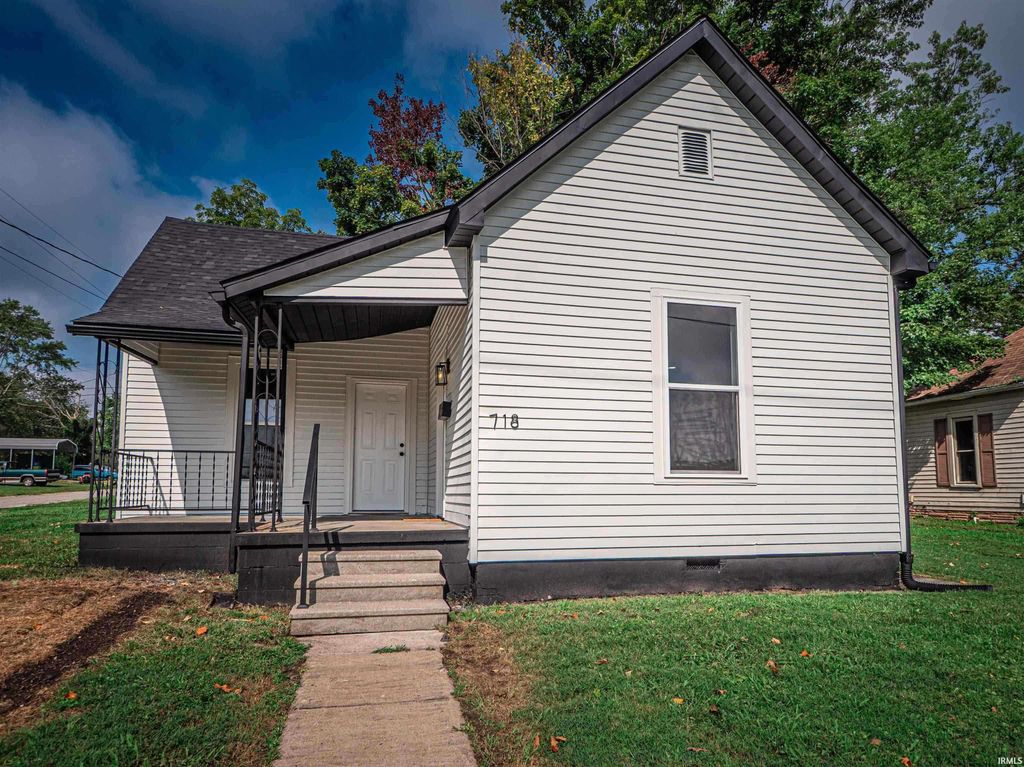 Photo of 718 S Illinois Street, Bicknell, IN 47512 (MLS # 202543370)