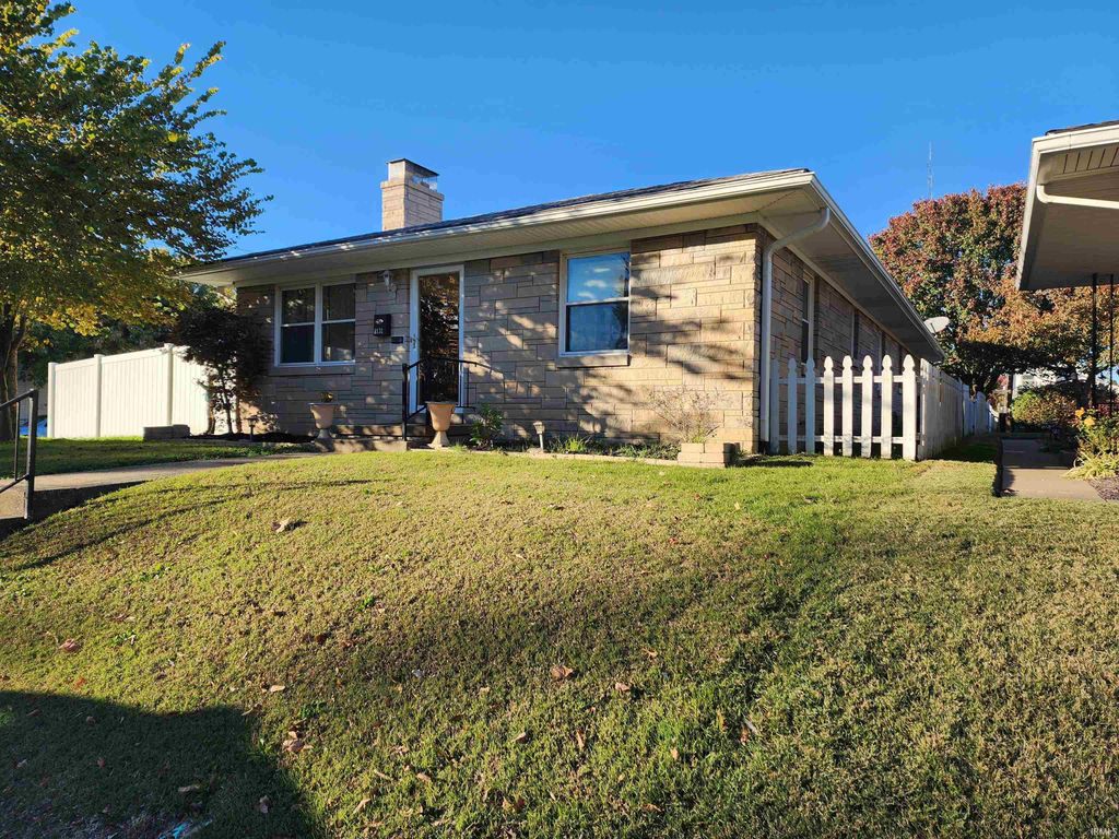 Photo of 2131 W Iowa Street, Evansville, IN 47712 (MLS # 202549073)