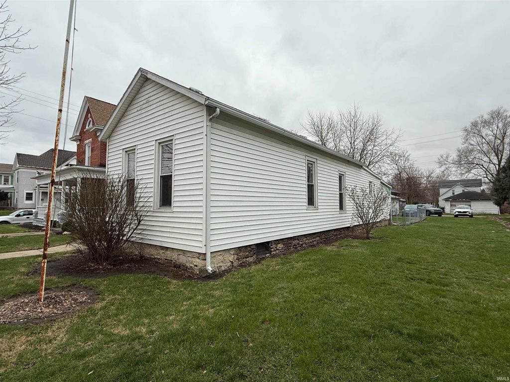 Photo of 1325 E Market Street, Logansport, IN 46947 (MLS # 202610456)