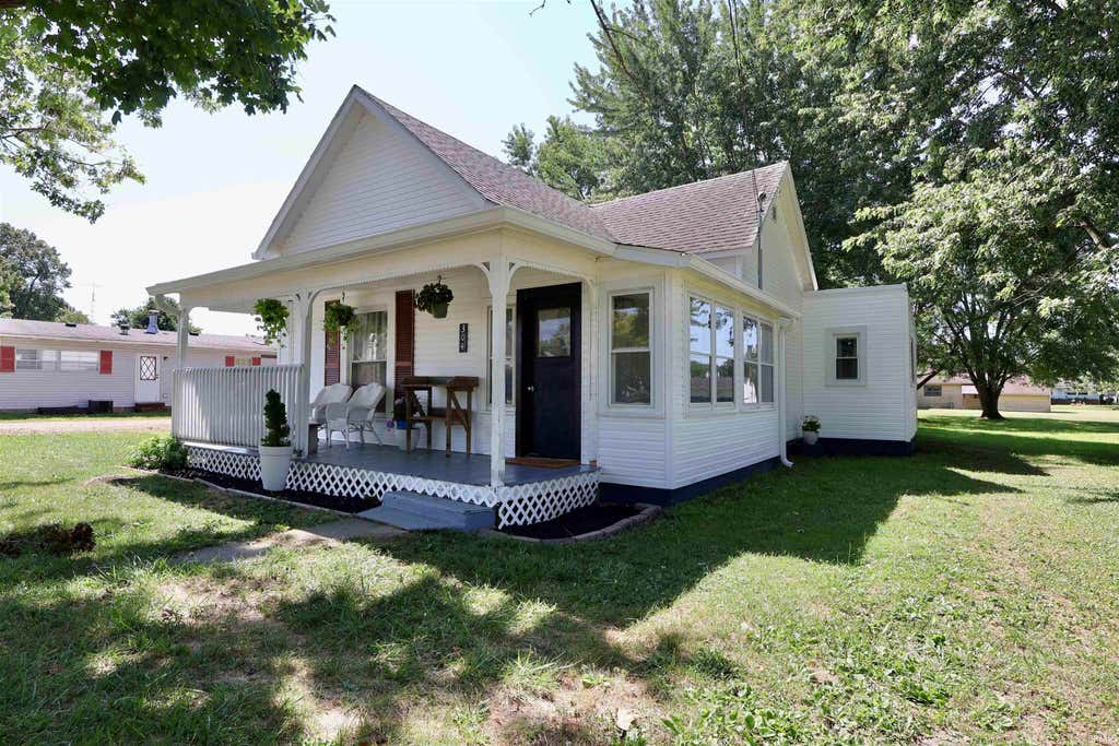 Photo of 304 E Jackson Street, Farmland, IN 47340 (MLS # 202630908)