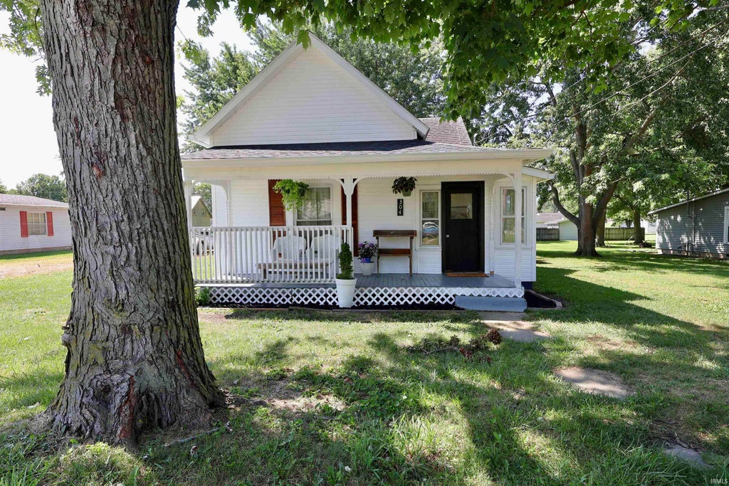 Photo of 304 E Jackson Street, Farmland, IN 47340 (MLS # 202630908)
