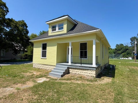 Photo of 631 W 8th Street, Mount Vernon, IN 47620 (MLS # 202635078)