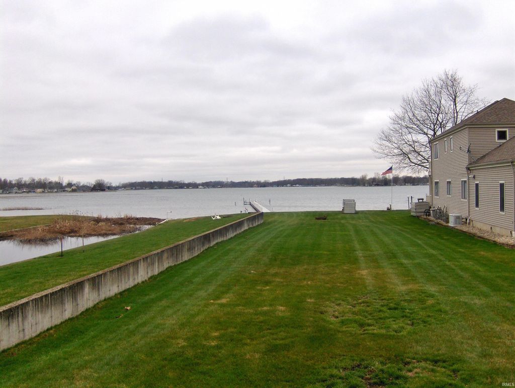 Photo of 1007 Chapman Lake Drive, Warsaw, IN 46582 (MLS # 202611281)