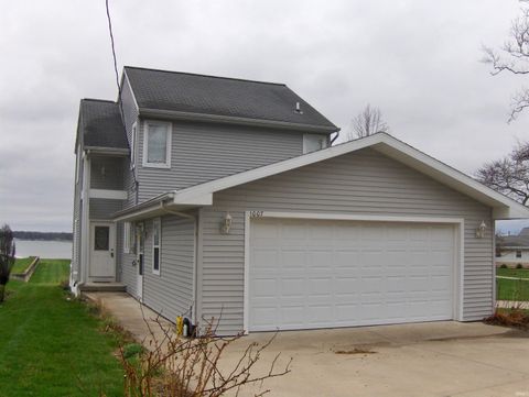 Photo of 1007 Chapman Lake Drive, Warsaw, IN 46582 (MLS # 202611281)
