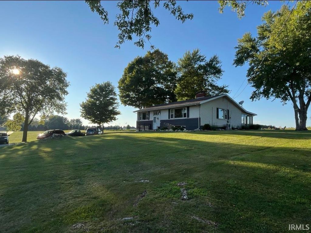 Photo of 7615 E 1100, Kendallville, IN 46755 (MLS # 202606456)