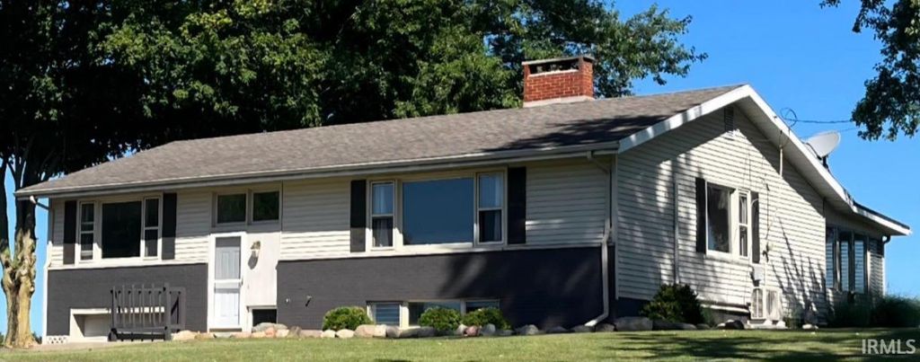 Photo of 7615 E 1100, Kendallville, IN 46755 (MLS # 202606456)