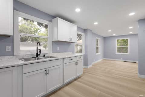 Tiny photo for 1333 N Meade Street, South Bend, IN 46628 (MLS # 202624139)