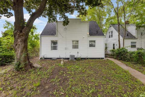 Tiny photo for 1333 N Meade Street, South Bend, IN 46628 (MLS # 202624139)
