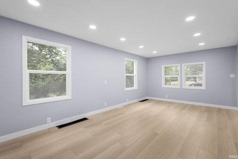 Tiny photo for 1333 N Meade Street, South Bend, IN 46628 (MLS # 202624139)