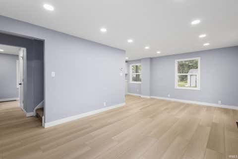 Tiny photo for 1333 N Meade Street, South Bend, IN 46628 (MLS # 202624139)