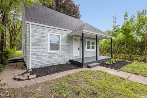 Tiny photo for 1333 N Meade Street, South Bend, IN 46628 (MLS # 202624139)
