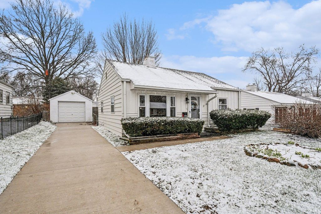 Photo of 3724 Carroll Street, South Bend, IN 46614 (MLS # 202609176)