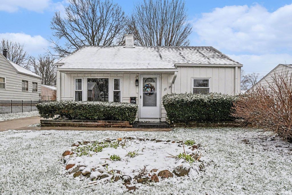 Photo of 3724 Carroll Street, South Bend, IN 46614 (MLS # 202609176)