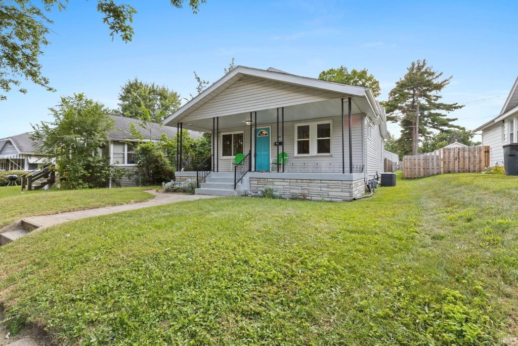 Photo of 737 S 33rd Street, South Bend, IN 46615 (MLS # 202628977)