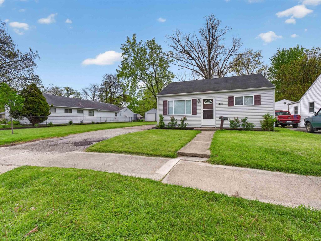 Photo of 1314 Ferguson Avenue, Fort Wayne, IN 46805 (MLS # 202616858)