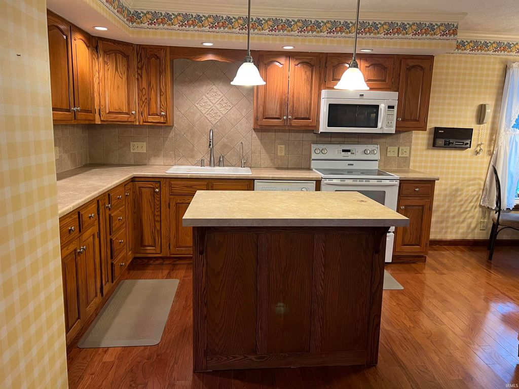 Photo of 4 Woodlawn Village, Mitchell, IN 47446 (MLS # 202605372)