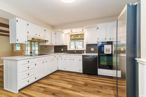 Tiny photo for 4301 N Manchester Road, Muncie, IN 47304 (MLS # 202618710)