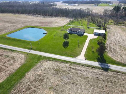 Photo of 4239 S Kinsey Road, Warsaw, IN 46580 (MLS # 202612546)