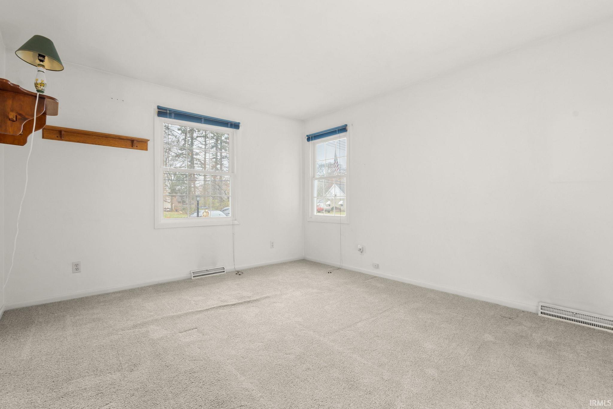 Mishawaka, Indiana 46545, United States, 2 Bedrooms Bedrooms, ,2 BathroomsBathrooms,Residential,Pending,246988