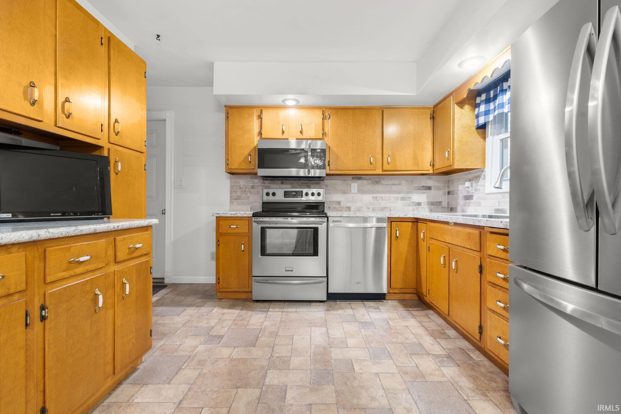 Mishawaka, Indiana 46545, United States, 2 Bedrooms Bedrooms, ,2 BathroomsBathrooms,Residential,Pending,246988